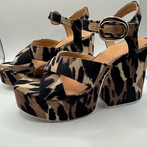 Vince Camuto Deirae Animal Print Platform Strap Sandals 7